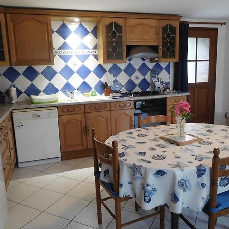 Les Gites De Kerroyal Garlan Bagian luar foto