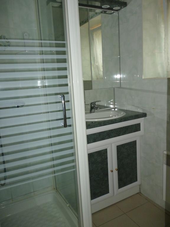 Les Gites De Kerroyal Garlan Ruang foto