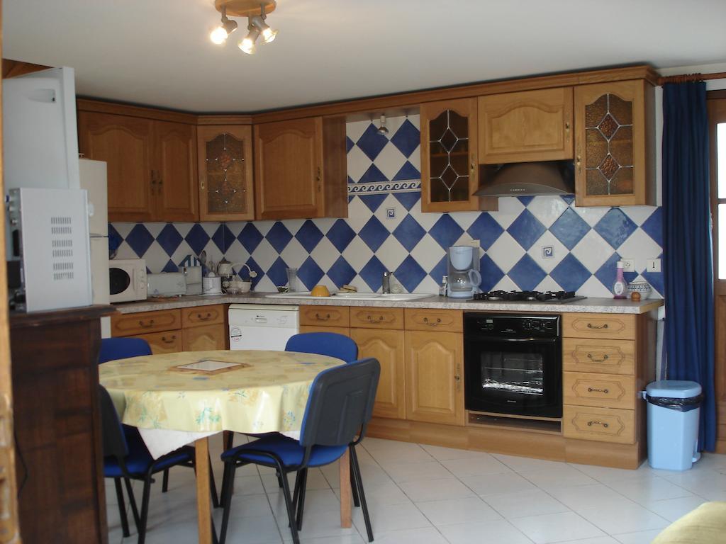 Les Gites De Kerroyal Garlan Ruang foto