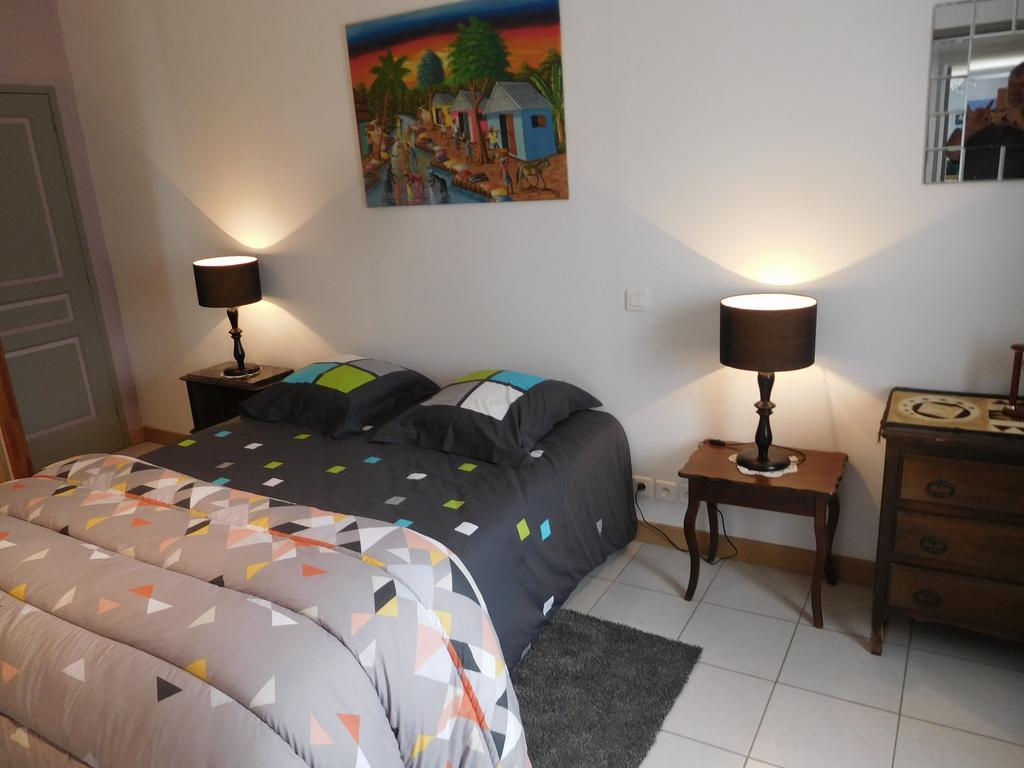 Les Gites De Kerroyal Garlan Bagian luar foto
